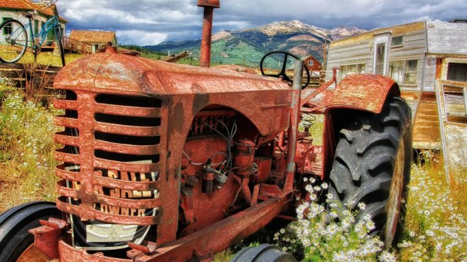 vieux tracteur agricole